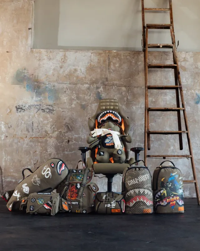 CROSSBODYS>SPRAYGROUND CALL OF DUTY FLYING ASSASSINS PARACHUTE CHESTPACK