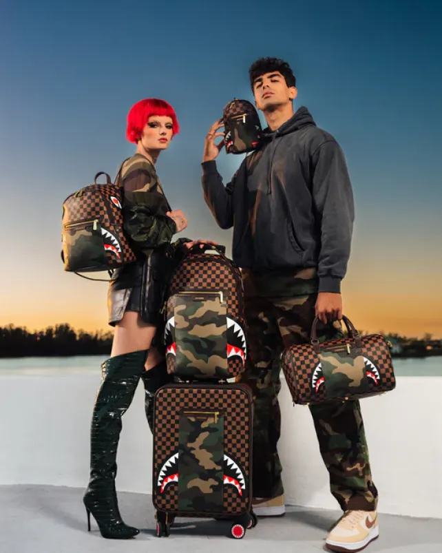 SLINGS|CROSSBODYS>SPRAYGROUND EXTERIOR GOLD ZIP POCKET SHARKS IN PARIS MESSENGER SLING BAG