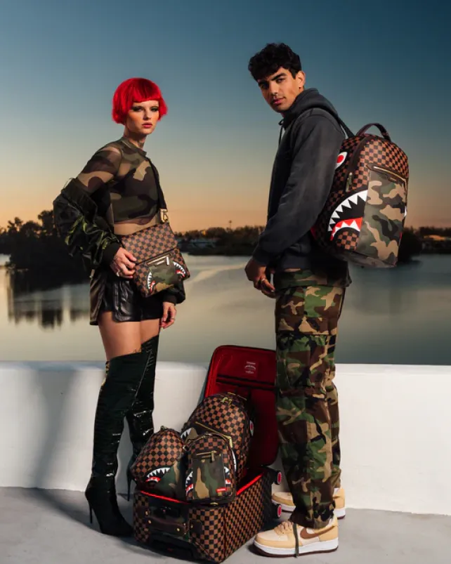 CARRY-ON LUGGAGE>SPRAYGROUND EXTERIOR GOLD ZIP POCKET SHARKS IN PARIS JETSETTER CARRY-ON LUGGAGE
