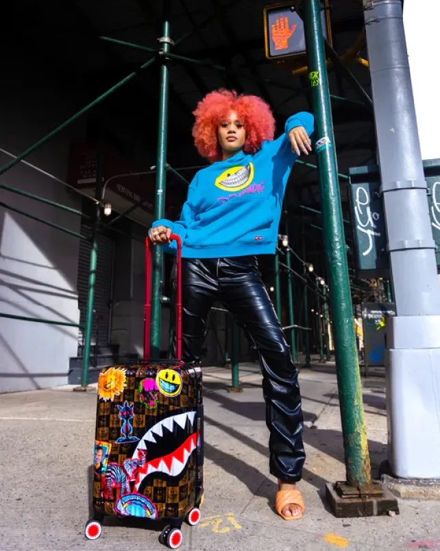CARRY-ON LUGGAGE>SPRAYGROUND GLOBAL MOGUL POPAGANDA RON ENGLISH EDITION HARDSHELL CARRY-ON LUGGAGE