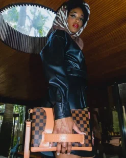 CROSSOVER CLUTCHES>SPRAYGROUND HENNY AIR TO THE THRONE CROSSOVER CLUTCH