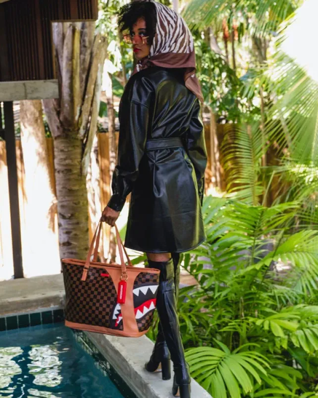 TOTES>SPRAYGROUND HENNY AIR TO THE THRONE TOTE