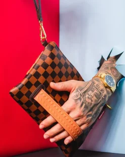 CROSSOVER CLUTCHES>SPRAYGROUND HENNY CROSSOVER CLUTCH