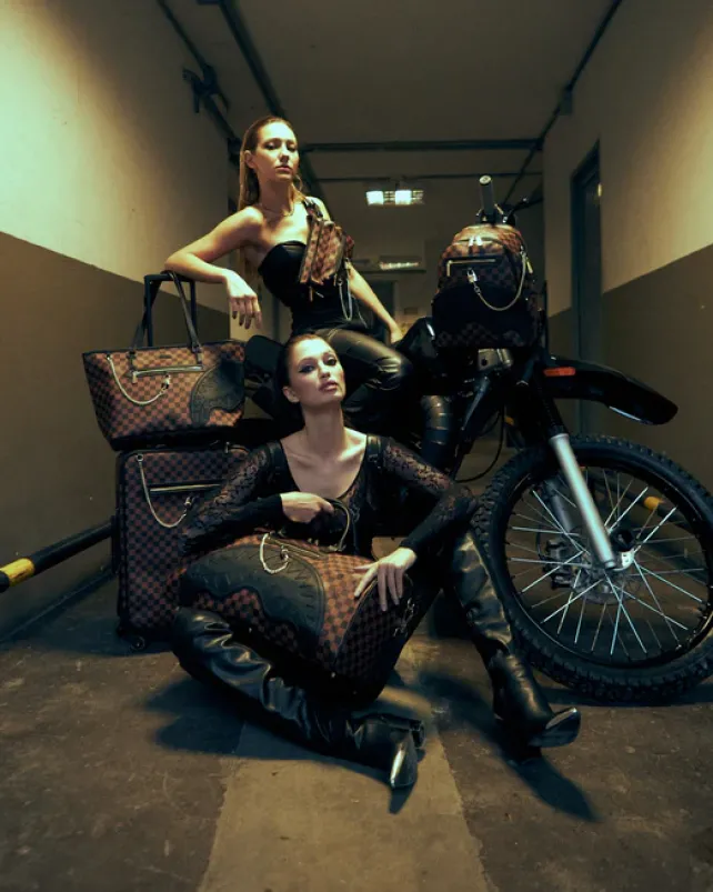 TOTES>SPRAYGROUND HENNY LOCK SHARKS IN PARIS TOTE