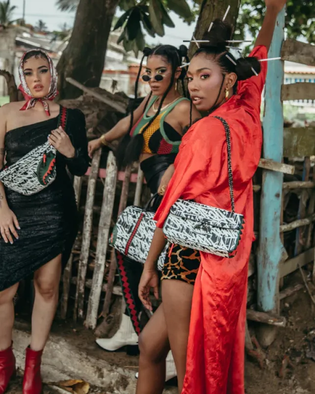 HANDBAGS>SPRAYGROUND NIGHT NIGHT SHARKCHAIN HANDBAG
