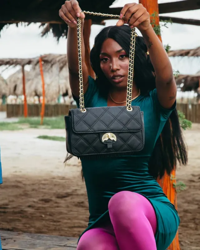 HANDBAGS>SPRAYGROUND NOIR QUILT GOLD CHAIN SHARK HANDBAG