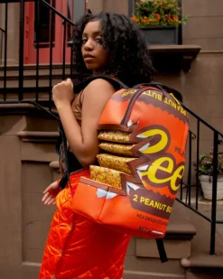 BACKPACKS>SPRAYGROUND REESE'S SHARK BITE BACKPACK (DLXV)