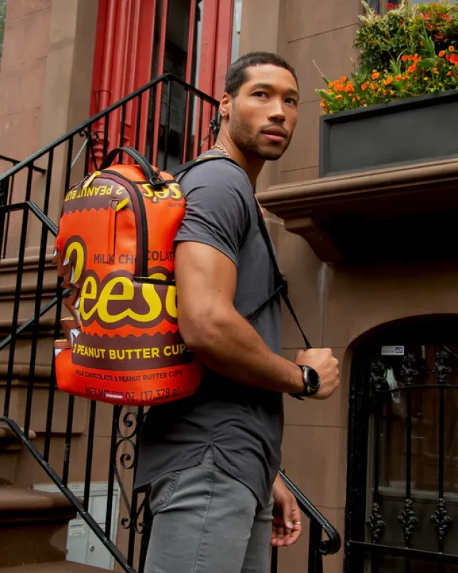 BACKPACKS>SPRAYGROUND REESE'S SHARK BITE BACKPACK (DLXV)