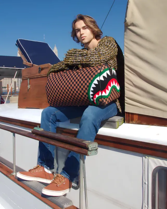 DUFFLES>SPRAYGROUND ROMEO AIR ITALIA SHARK DUFFLE