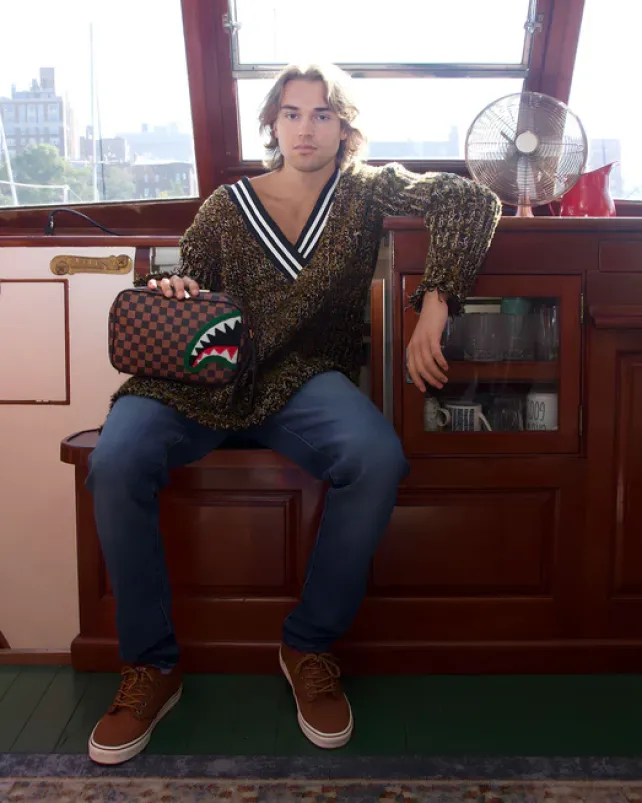 TOILETRIES AKA MONEY BAGS>SPRAYGROUND ROMEO AIR ITALIA SHARK TOILETRY BAG