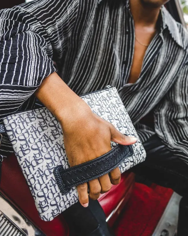 CROSSOVER CLUTCHES>SPRAYGROUND SG ALL DAY CROSSOVER CLUTCH