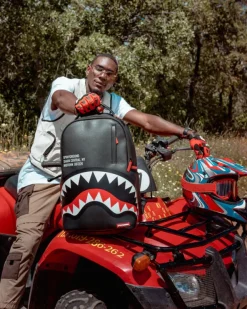 BACKPACKS>SPRAYGROUND SHARK CENTRAL (BLACK) (DLXV)