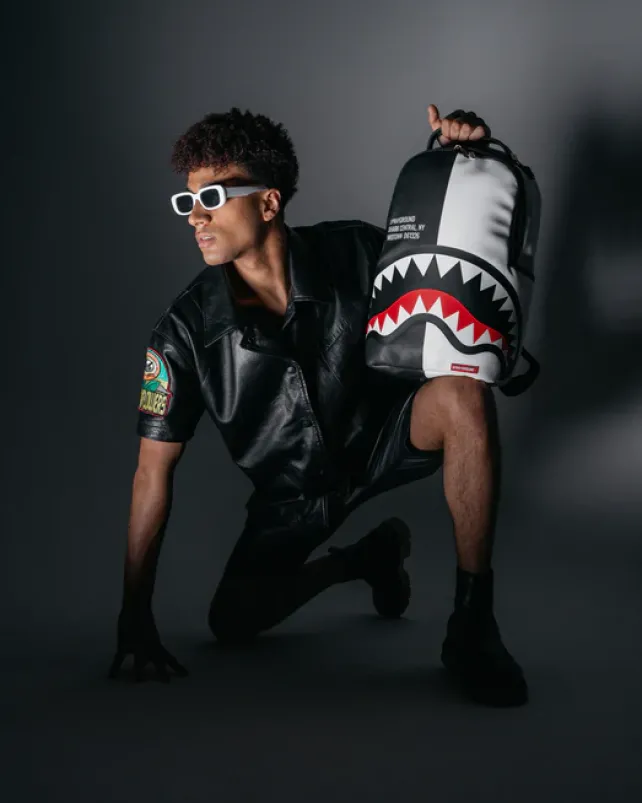 BACKPACKS>SPRAYGROUND SHARK CENTRAL SPLIT BACKPACK BLK/WHT (DLXV)