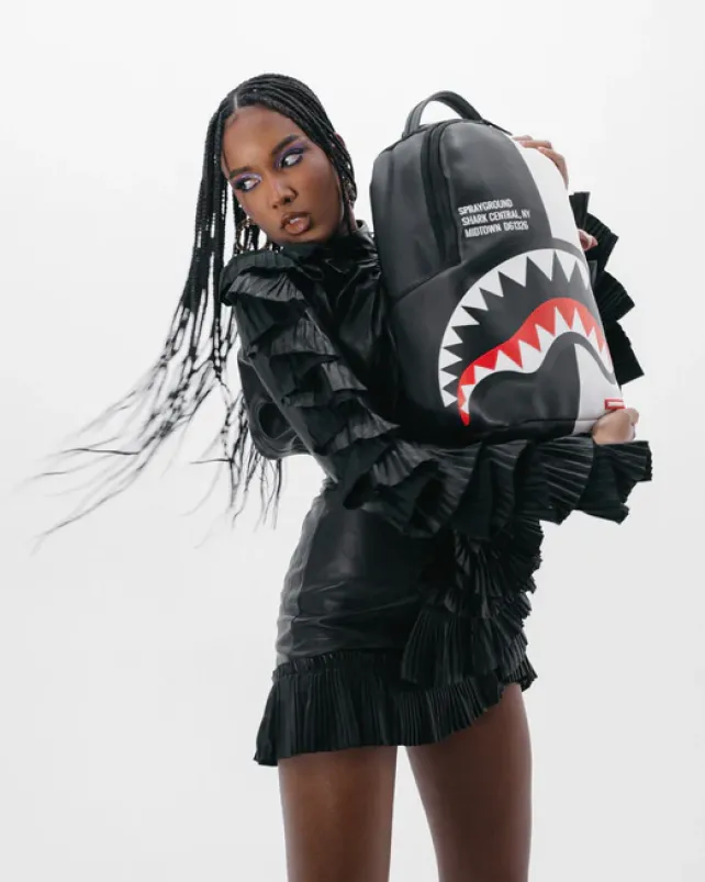 BACKPACKS>SPRAYGROUND SHARK CENTRAL SPLIT BACKPACK BLK/WHT (DLXV)