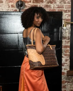 TOTES>SPRAYGROUND SHARKFINITY TOTE