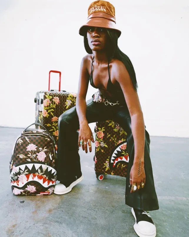 FULL-SIZE LUGGAGE>SPRAYGROUND SHARKFLOWER 29.5u201d FULL-SIZE SHARKNAUTICS LUGGAGE