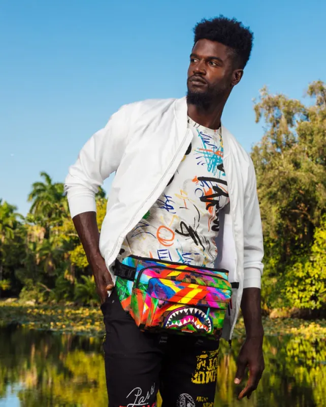 CROSSBODYS>SPRAYGROUND SHARKS IN PARIS CITY STREAKS CARGO CROSSBODY