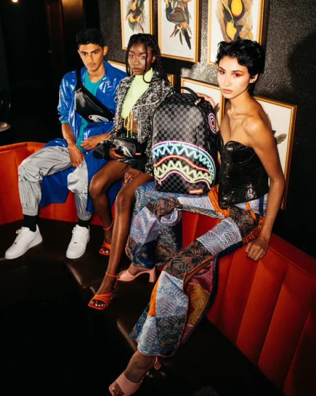 BACKPACKS>SPRAYGROUND SHARKS IN PARIS GLOW BACKPACK (DLXV)