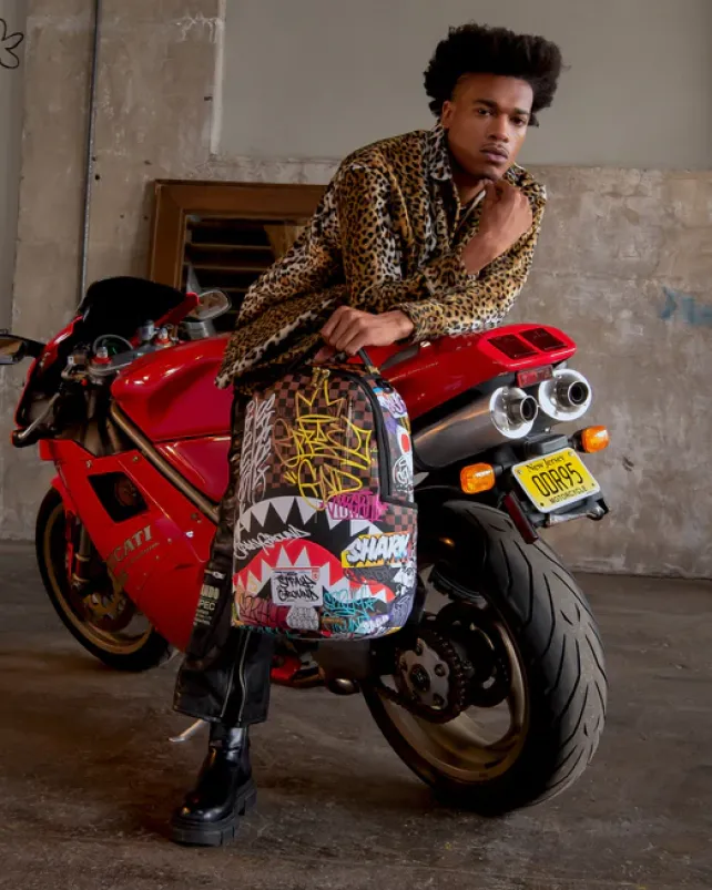 BACKPACKS>SPRAYGROUND SHARKS IN PARIS THE RIZZ BACKPACK (DLXV)