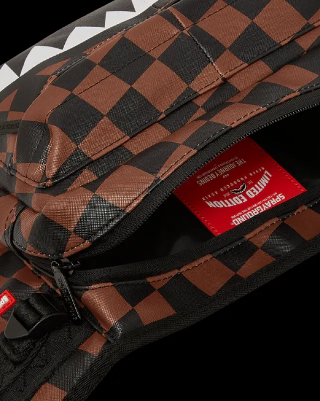 CROSSBODYS>SPRAYGROUND THE HANGOVER SHARK CARGO CROSSBODY