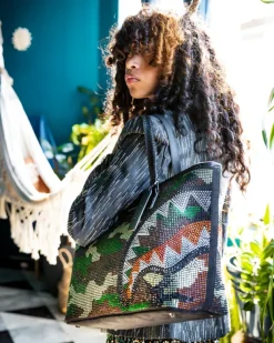 HANDBAGS|TOTES><noscript><img width=