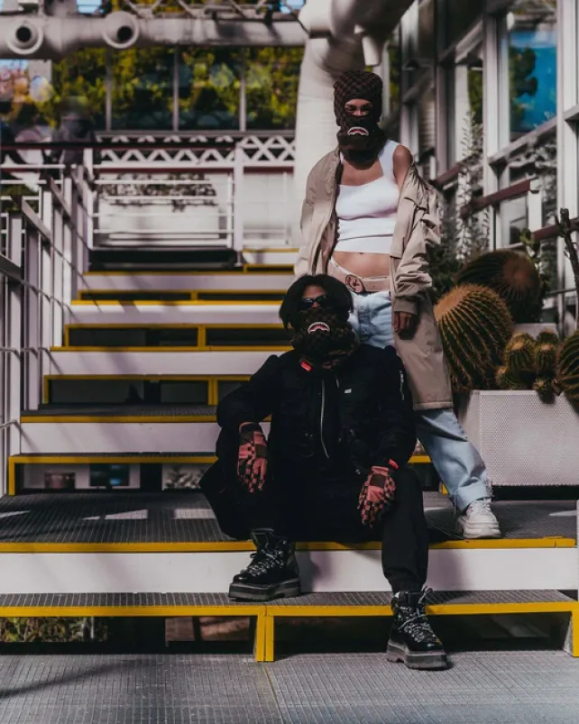 GLOVES|COLD WEATHER GEAR>SPRAYGROUND XTC SHARKS IN PARIS GLOVES
